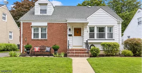 827 Pine St, Roselle Park, NJ 07204