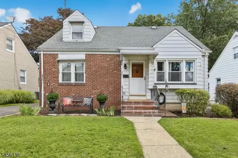 827 Pine St, Roselle Park, NJ 07204