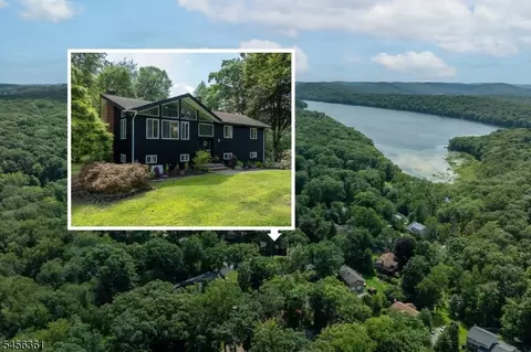 103 Gould Rd, Newfoundland, NJ 07435