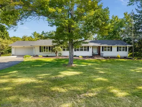 102 Old Farm Rd, Whitehouse Station, NJ 08889