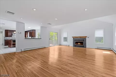 Living - 1460 Alps Rd, Wayne, NJ 07470 photo 3 of 7