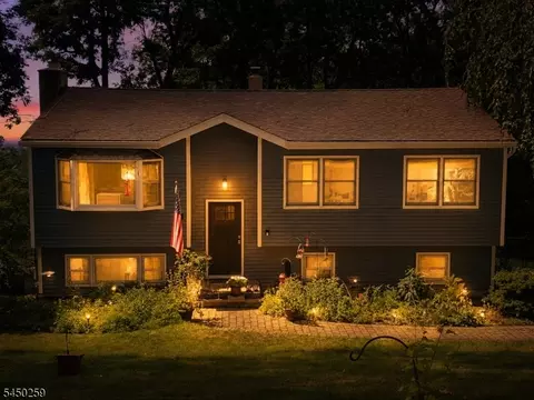 11 Hillsdale Dr, Sussex, NJ 07461