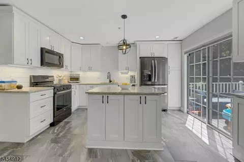 1503 Cornwall Rd, Mahwah, NJ 07430