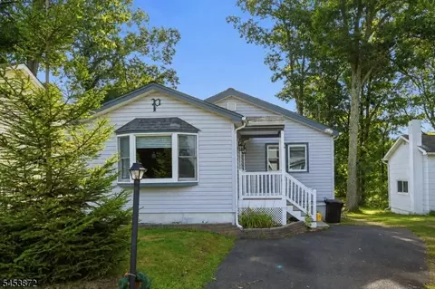 305 Tulsa Trl, Hopatcong, NJ 07843