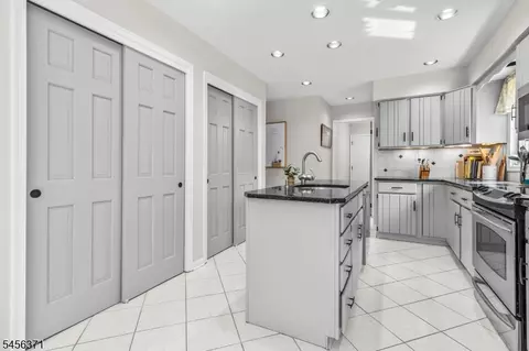 Kitchen - 20 Stonebridge Rd, Hampton, NJ 08827 photo 2 of 2