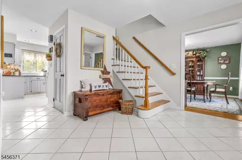 Entry Way - 20 Stonebridge Rd, Hampton, NJ 08827 photo 1 of 3