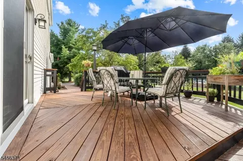 Exterior - 20 Stonebridge Rd, Hampton, NJ 08827 photo 2 of 6