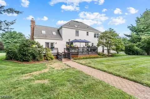 Exterior - 20 Stonebridge Rd, Hampton, NJ 08827 photo 5 of 6