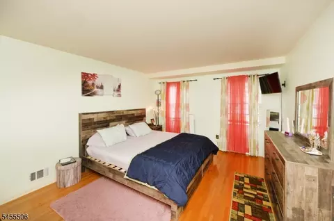Bedroom - 27 Tanager Ct, Wayne, NJ 07470 photo 3 of 5