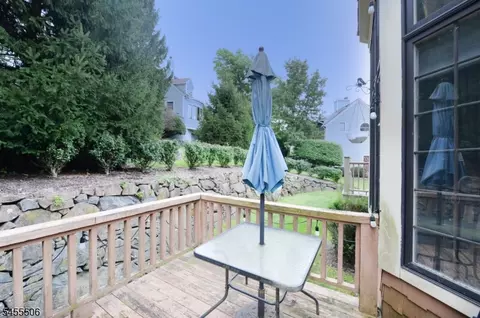 Exterior - 27 Tanager Ct, Wayne, NJ 07470 photo 4 of 4