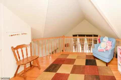 Entry Way - 27 Tanager Ct, Wayne, NJ 07470 photo 2 of 3