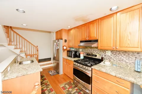 Kitchen - 27 Tanager Ct, Wayne, NJ 07470 photo 2 of 2