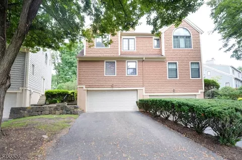 Exterior - 27 Tanager Ct, Wayne, NJ 07470 photo 1 of 4