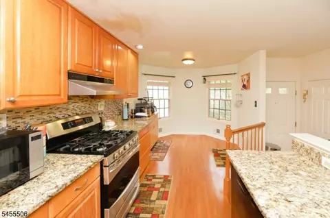 Kitchen - 27 Tanager Ct, Wayne, NJ 07470 photo 1 of 2