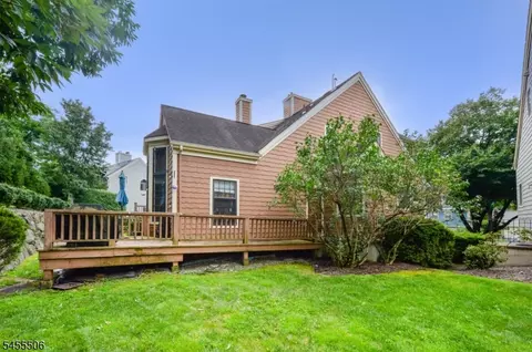 Exterior - 27 Tanager Ct, Wayne, NJ 07470 photo 3 of 4