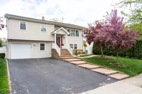 14 Hopatcong Dr, Lawrence Township, NJ 08648