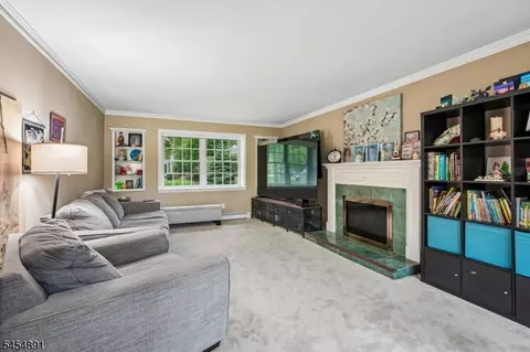 Living - 3 Kennedy Ct, Wayne, NJ 07470 photo 1 of 2