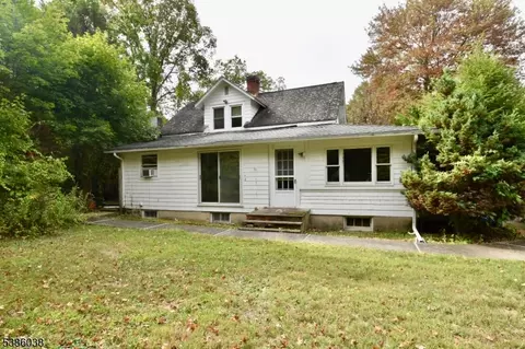 29 Moosepac Ln, Oak Ridge, NJ 07438