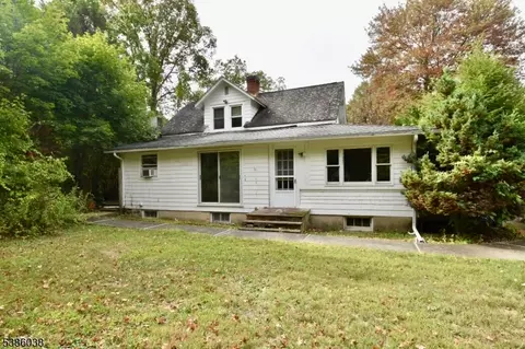 29 Moosepac Ln, Oak Ridge, NJ 07438