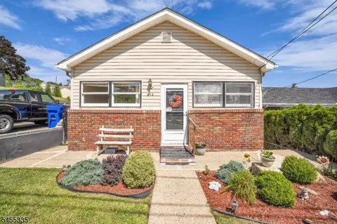 212 Gordon Ave, Totowa, NJ 07512