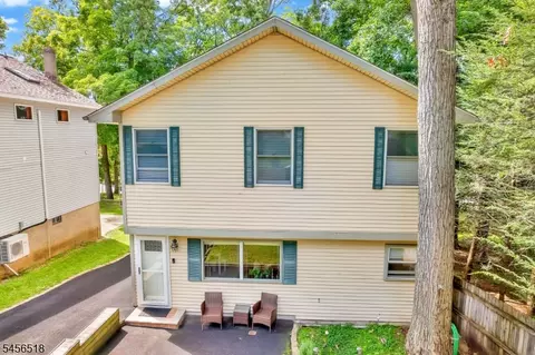 92 New York Ave, Jefferson, NJ 07849