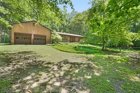 155 Buffalo Hollow Rd, Glen Gardner, NJ 08826