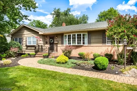 211 Briarheath Ln, Clark, NJ 07066