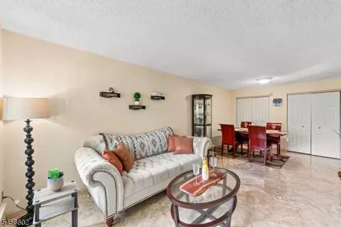 1338 Lavender Ct, Mahwah, NJ 07430