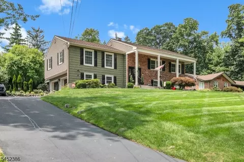 5 Van Allen Pl, Pompton Plains, NJ 07444