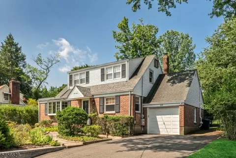 69 7th St, Cresskill, NJ 07626
