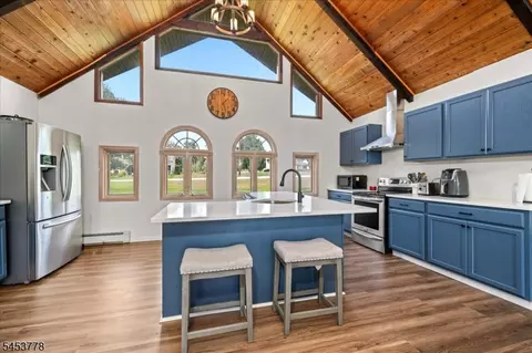 11 Summit Dr, Branchville, NJ 07826