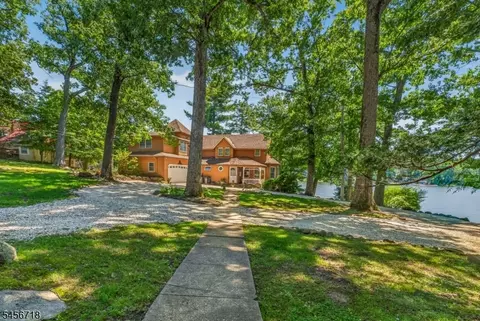 90 Ithanell Rd, Hopatcong, NJ 07843