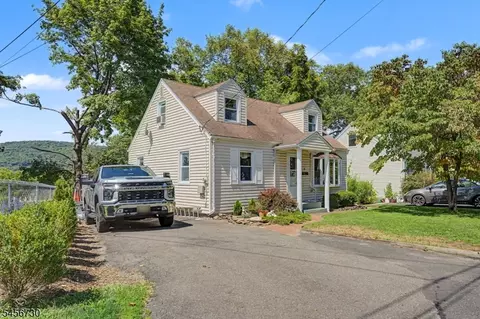 114 Warhol Ave, Mahwah, NJ 07430