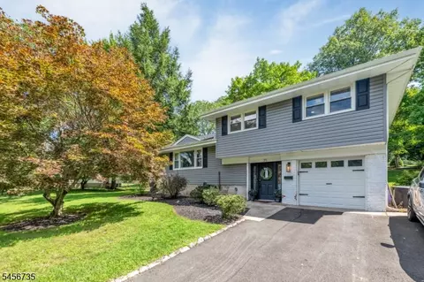 25 Windsor Ct, Norwood, NJ 07648