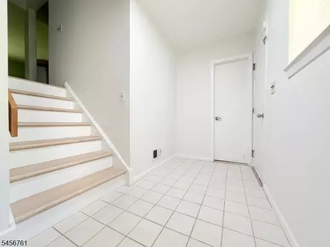 Entry Way - 31 Lockley Ct, Wayne, NJ 07470 photo 2 of 2