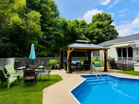 84 Lake Wallkill Rd, Sussex, NJ 07461
