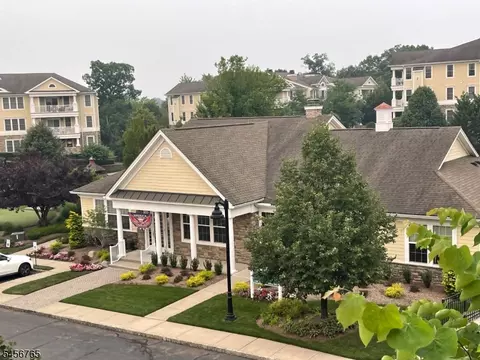 805 Four Seasons Ln #805, Montvale, NJ 07645