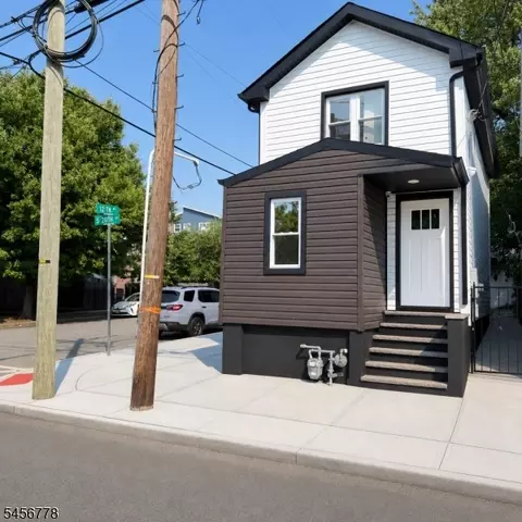 290 S 20th St, Newark, NJ 07103