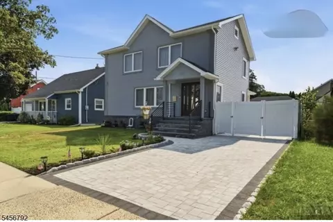 170 Mount Pleasant Ave, Wallington, NJ 07057