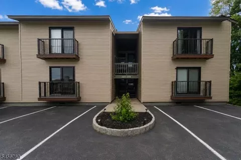 1513 Spruce Hills Dr, Glen Gardner, NJ 08826