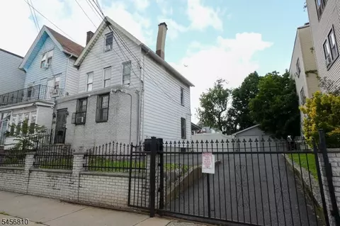 55 Winthrop St, Newark, NJ 07104