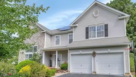 102 Black Oak Trl, Lake Hopatcong, NJ 07849