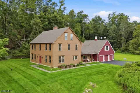 508 Maple Ln, Andover, NJ 07821