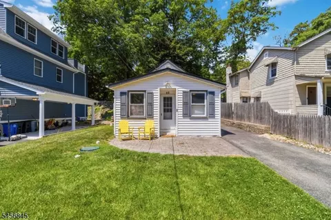 32 Schwarz Blvd, Lake Hopatcong, NJ 07849