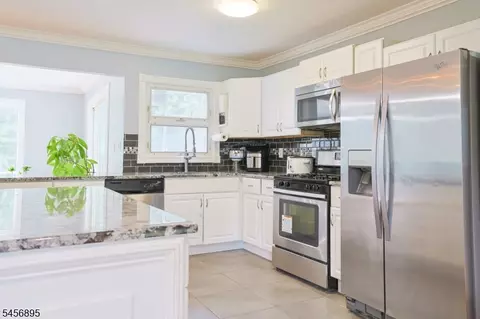 Kitchen - 17 Corwin St, Kenvil, NJ 07847 photo 2 of 2