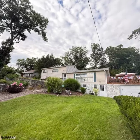 19 Lakeside Dr, Sussex, NJ 07461