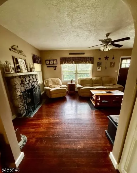 Entry Way - 3100 Belvidere Rd, Phillipsburg, NJ 08865 photo 2 of 3
