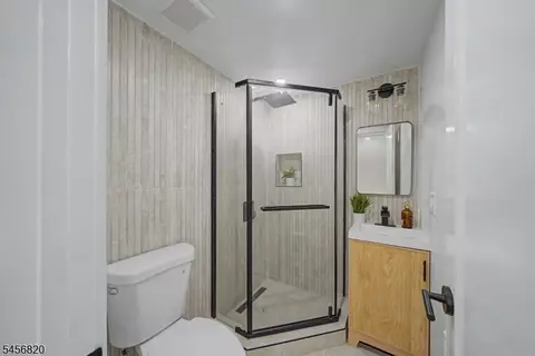 Bath - 19 Ferndale Rd, Wayne, NJ 07470 photo 3 of 3