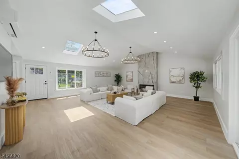 Living - 19 Ferndale Rd, Wayne, NJ 07470 photo 3 of 3