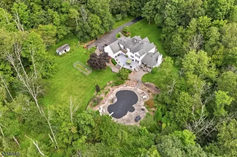 5 Homestead Rd, Andover, NJ 07821